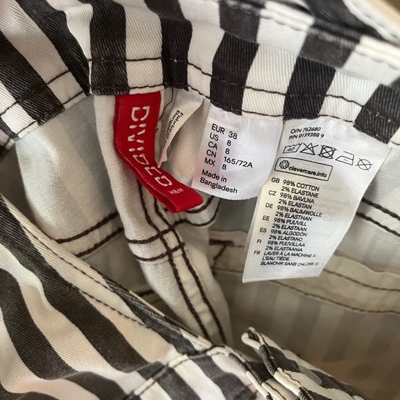 ✨2/$15✨ H&M Grey Pinstripe Overalls - Picture 2 of 3